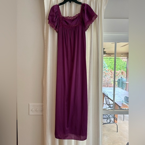 Gilead Other - Vintage Gilead petite medium Elegant Purple Nightgown